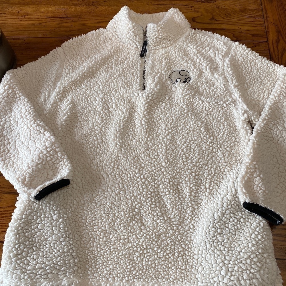 𝅺ivory Ella medium fleece Ivory Medium.